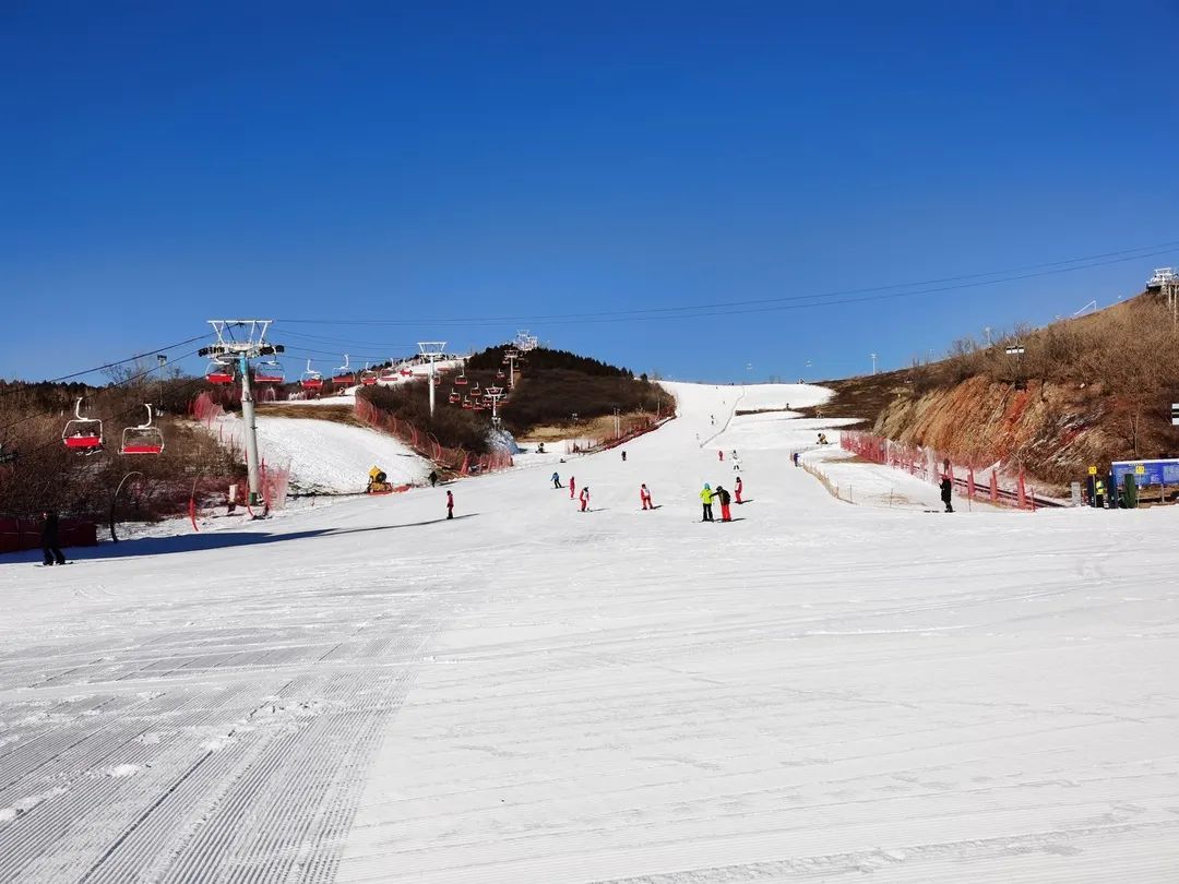 万龙八易滑雪场全新升级，冬季运动潮流引领者